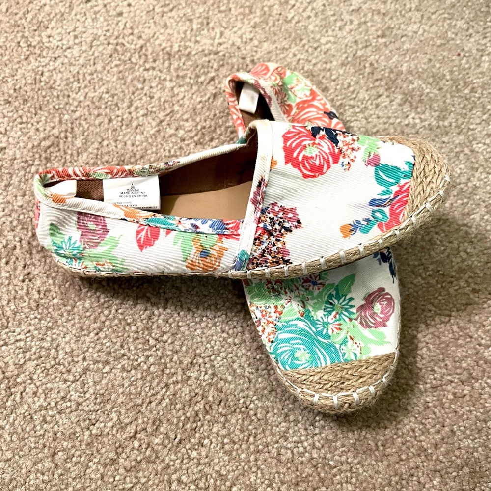 Girls size 1 Espadrilles. Floral print